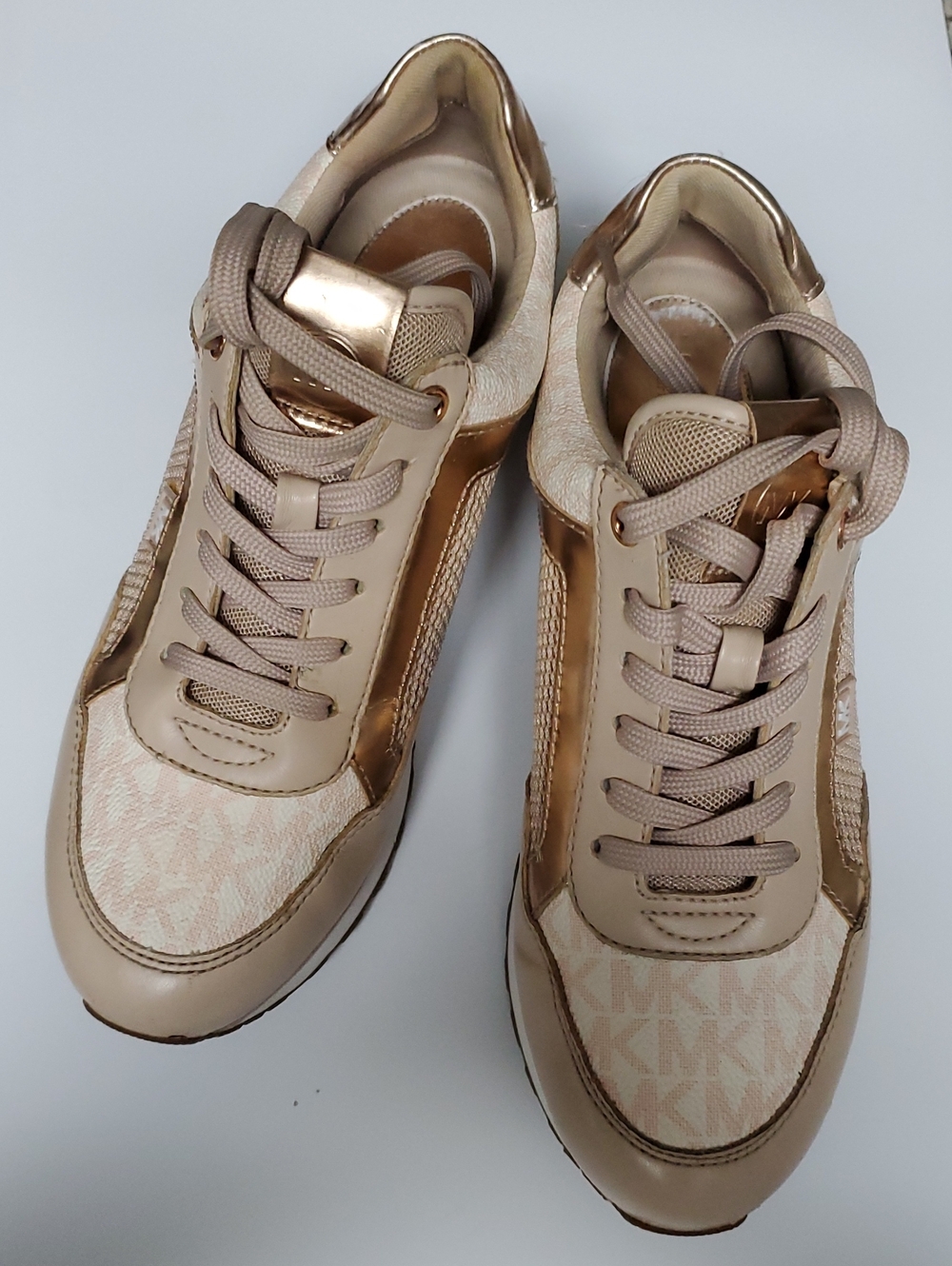 Michael Kors Beige and Gold Low-Top Logo Sneakers